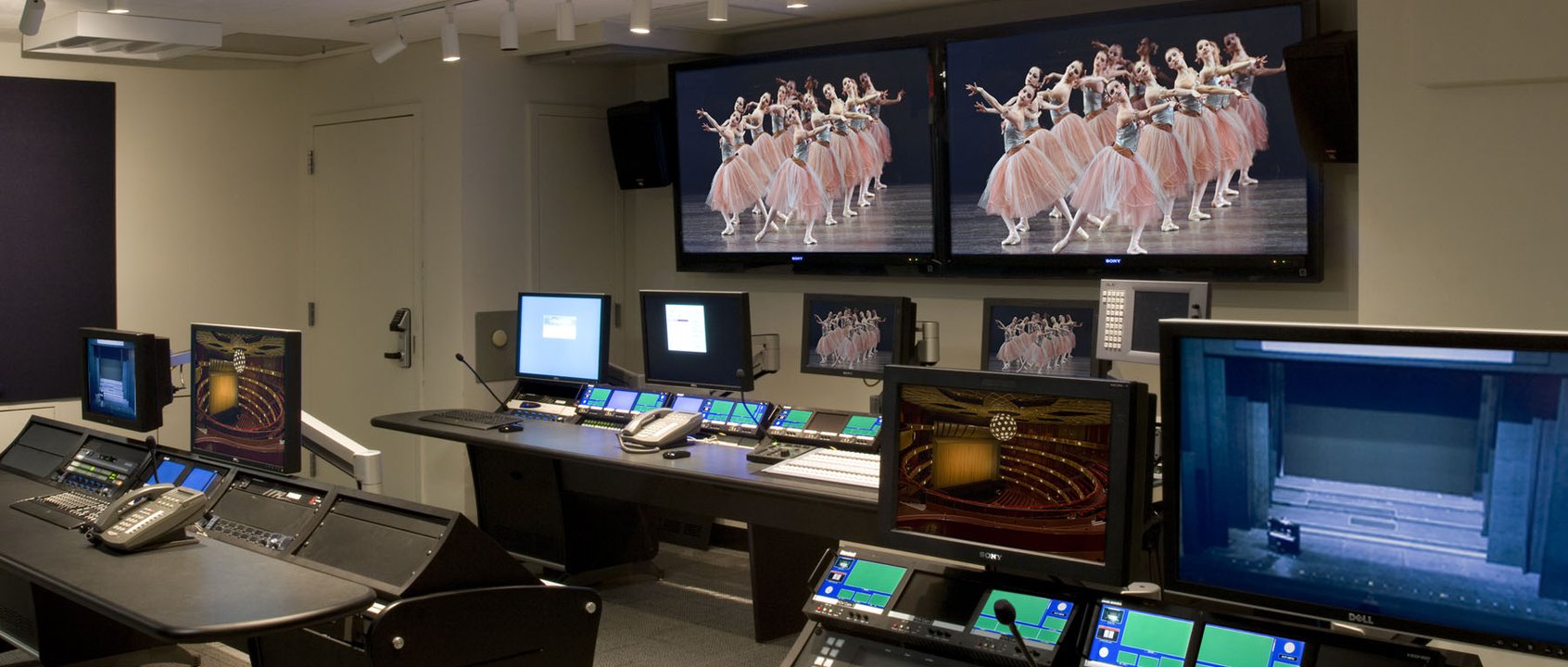 DHKT-08 ControlRoom2.jpg