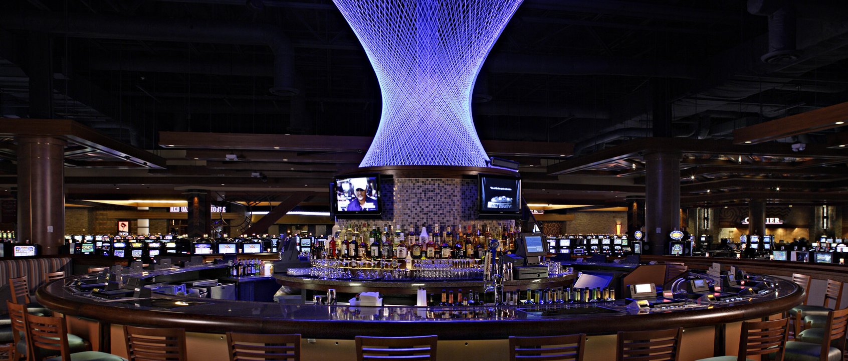 DownstreamCasino_12_Bar.jpg