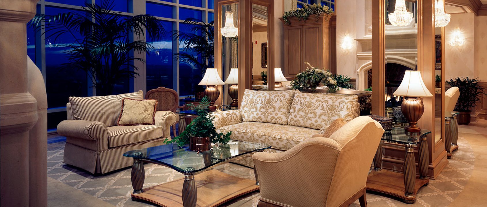 Fox-20-suite1-living room1.jpg